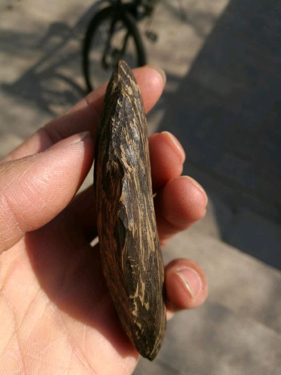最近误入块泡油假沉香，发来大家看看，引以为戒。
