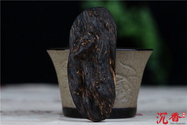 达拉干沉水螭吻沉香雕件，高63 宽26 厚19 重15.15g