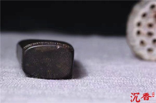 文莱沉水沉香素坠
